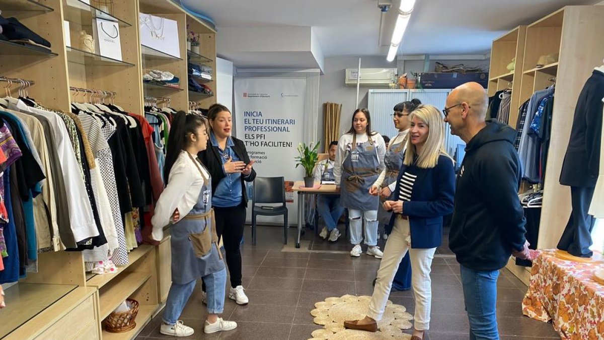 Los estudiantes han puesto en práctica los conocimientos para gestionar la recogida de ropa.