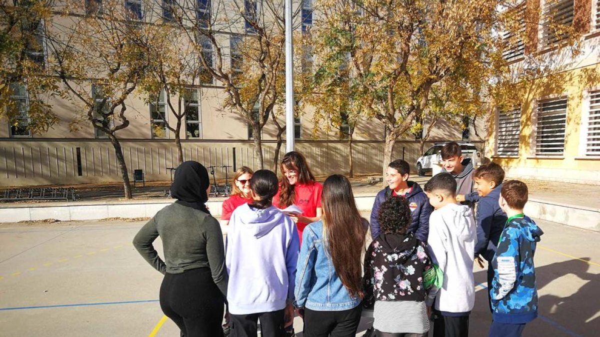 Una de las actividades del programa 'Hola Jove!' en un instituto de Reus.