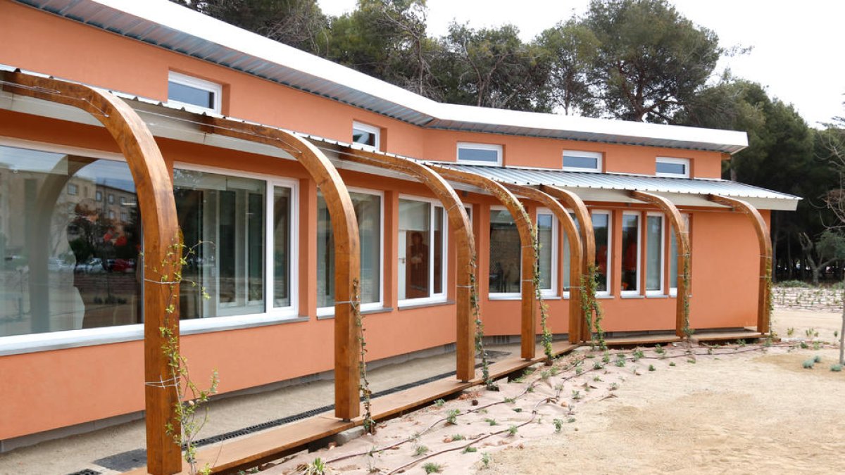 Exterior del centro barnahus en el complejo educativo de Tarragona donde atienden a víctimas menores de abuso sexual.