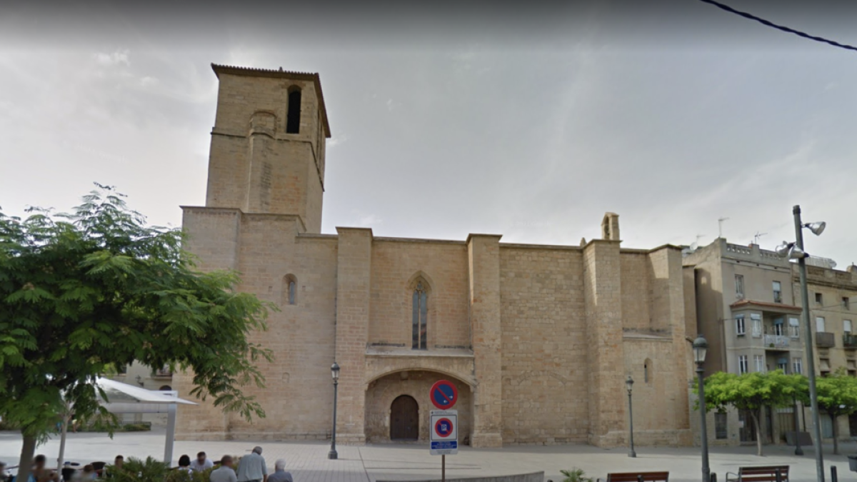 Imagen de la plaza de la Iglesia de l'Espluga de Francolí.