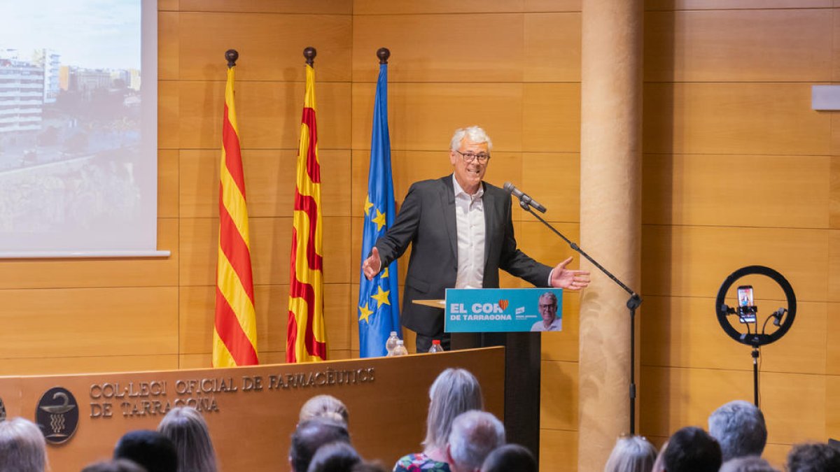 Jordi Sendra va fer la conferència de ciutat al Col·legi d'Advocats i Farmacèutics.