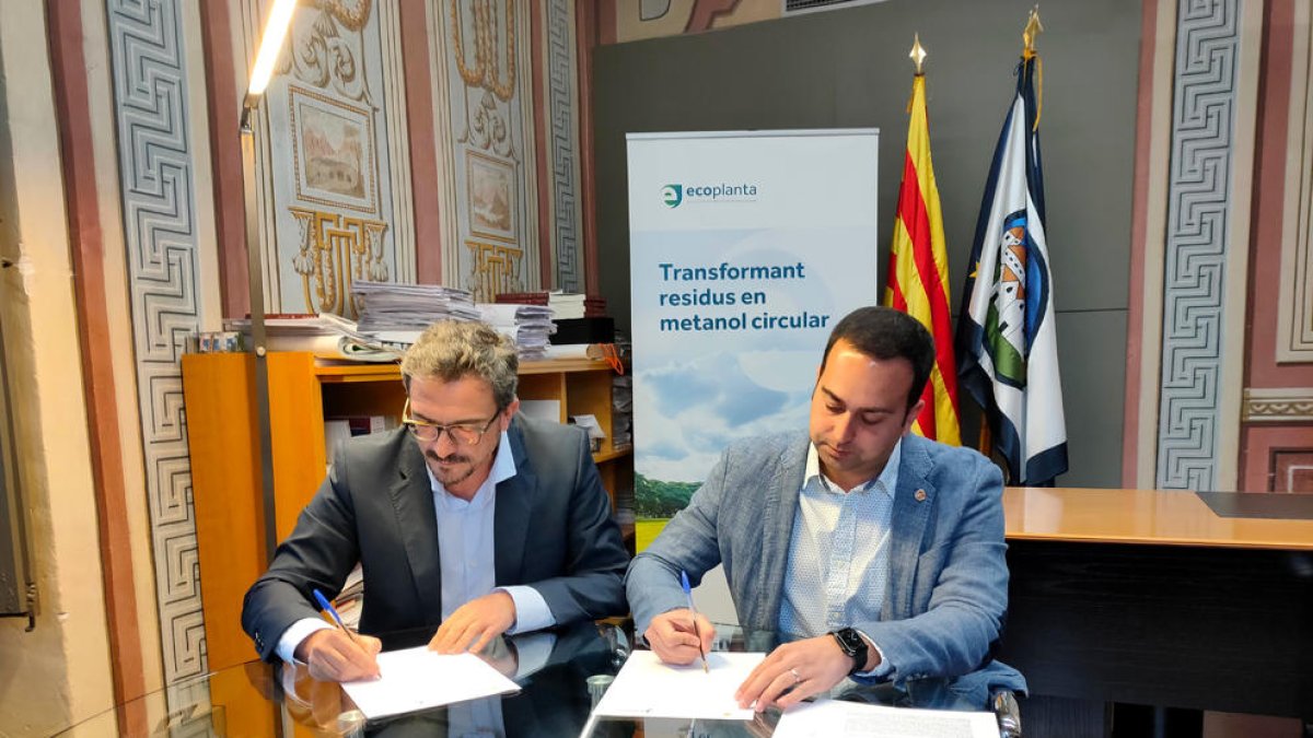 Signatura del conveni entre l'Ajuntament del Morell i Ecoplanta per promoure l'ocupació al municipi.