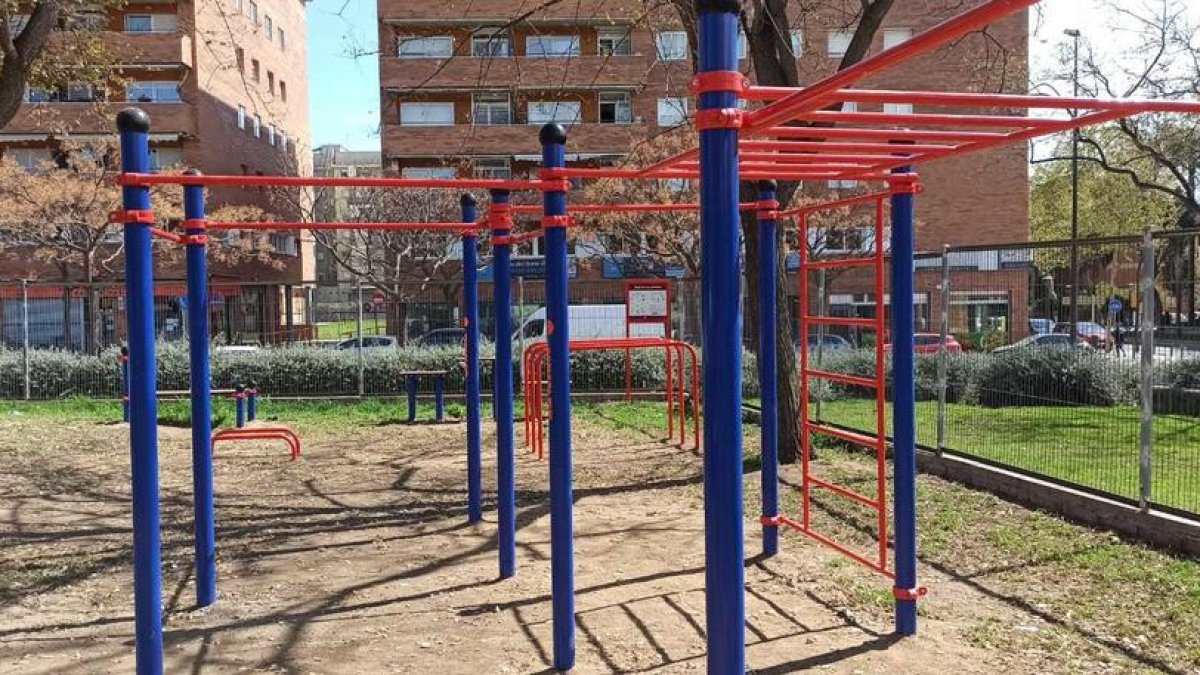 Los asistentes podrán disfrutar de una pequeña exhibición de ejercicios durante la inauguración del parque de calistenia de Mas Carandell.