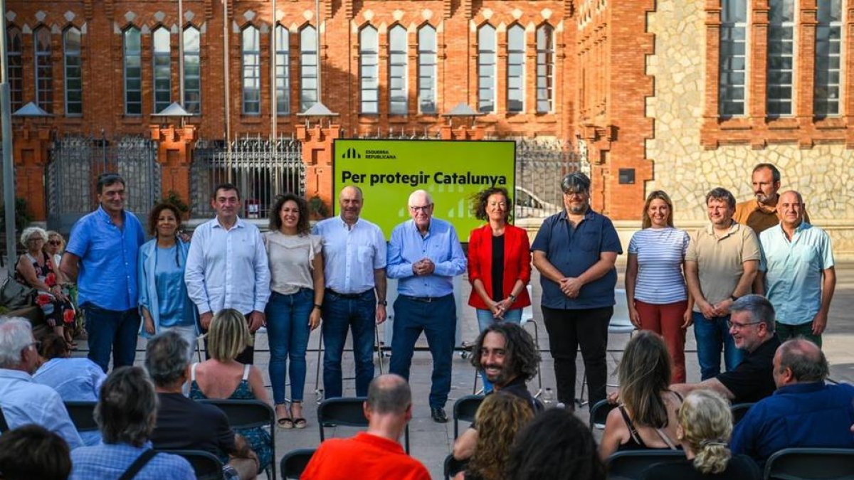 Fotografia de grup durant l'acte.