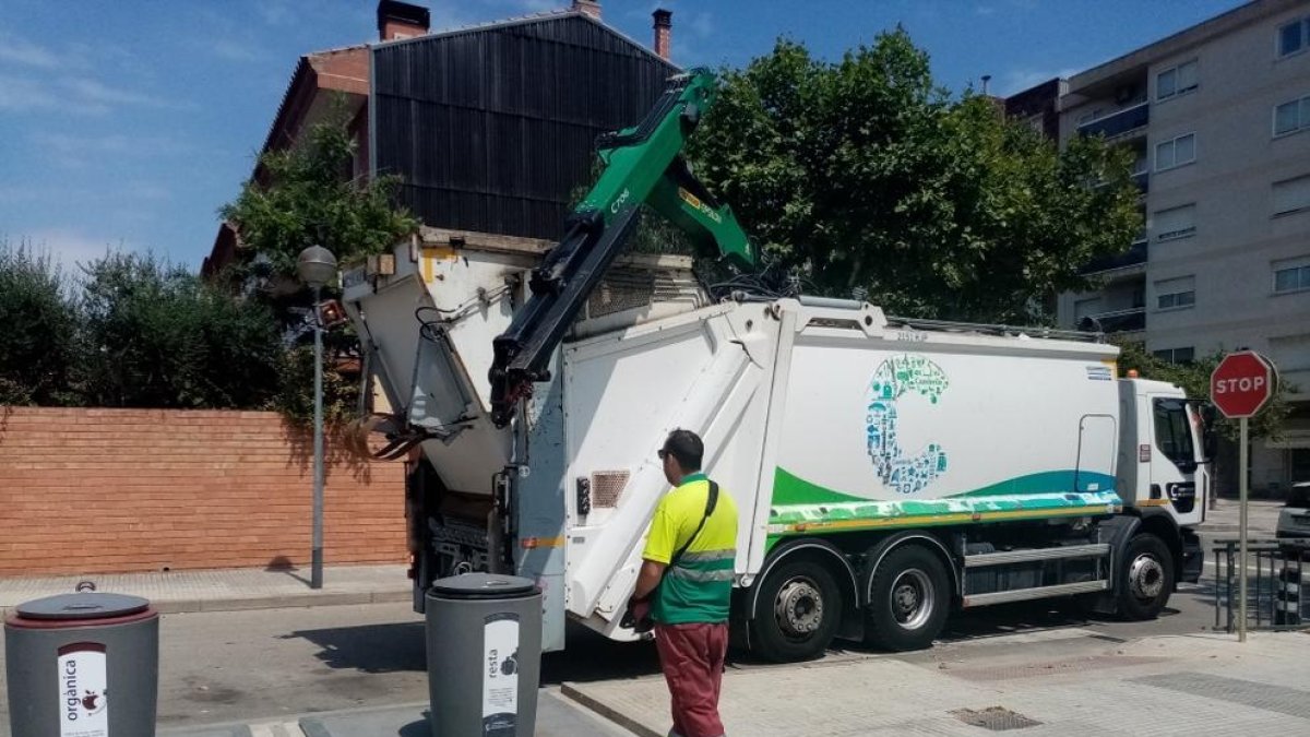 El contracte s'ha ampliat amb un segon buidatge dels contenidors de les zones amb més afluència.