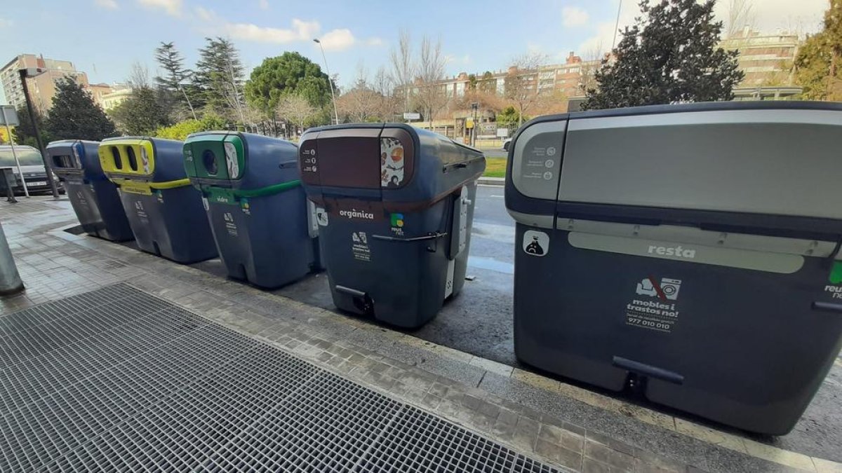 Fotografia d'arxiu dels nous contenidors d'escombraries, que es van començar a instal·lar el 2022.