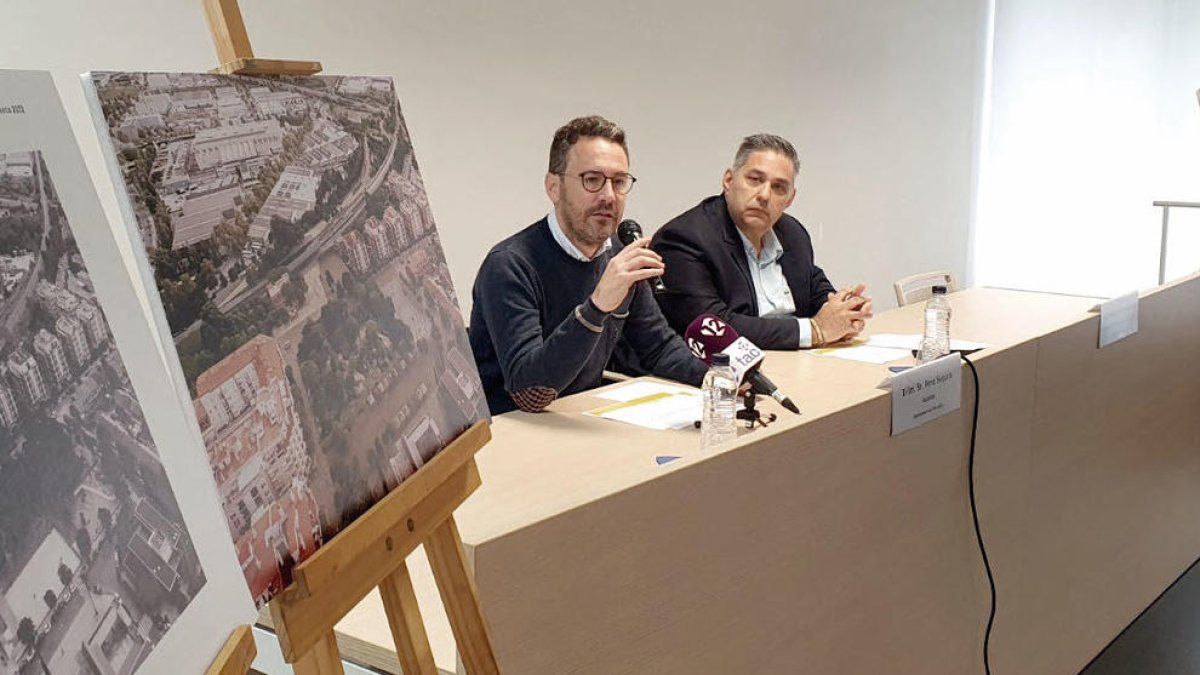 Pere Segura (VS) i Joan Anton Ramírez (PSC) en un acte del consistori vila-secà.