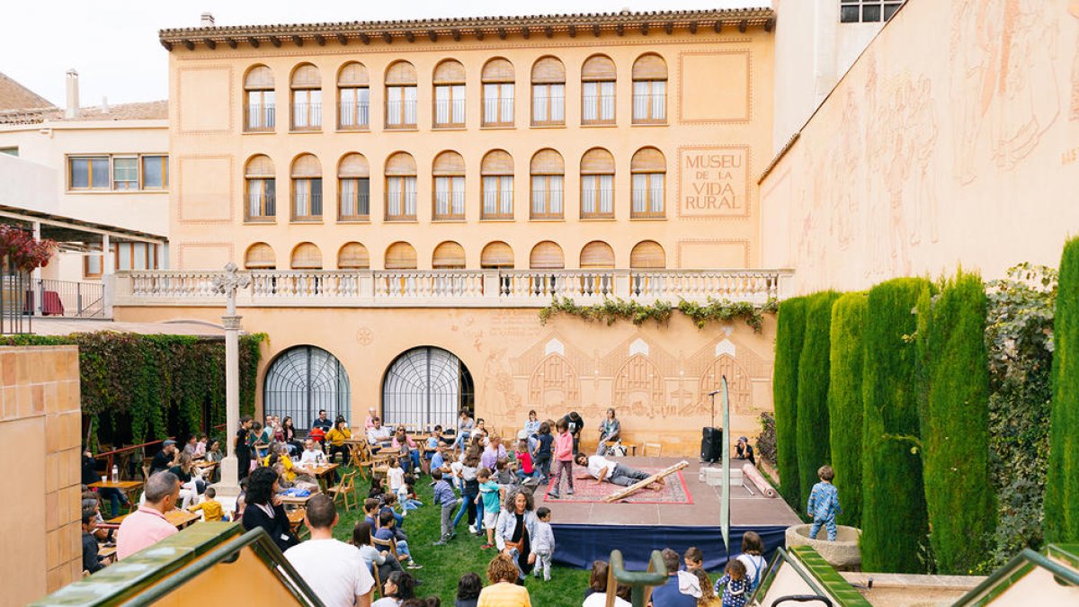 El museu oferirà Espectacles i activitats familiars, visites musicades i dinamitzades a la nova exposició temporal TROS DE DONA o un concert amb el grup local.