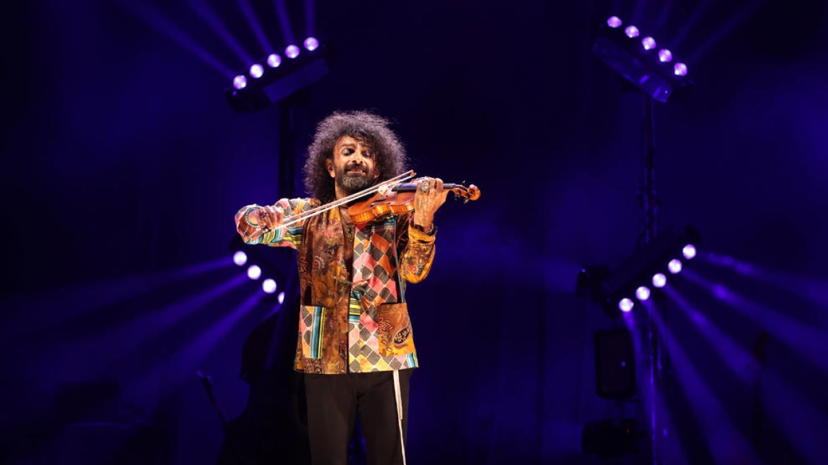 Ara Malikian durant la seva actuació ahir al Parc del Pinaret al