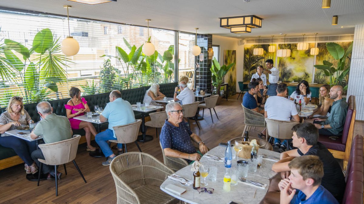 Imagen de la comida inaugural de la Terrassa Gaudí, en julio del pasado año.