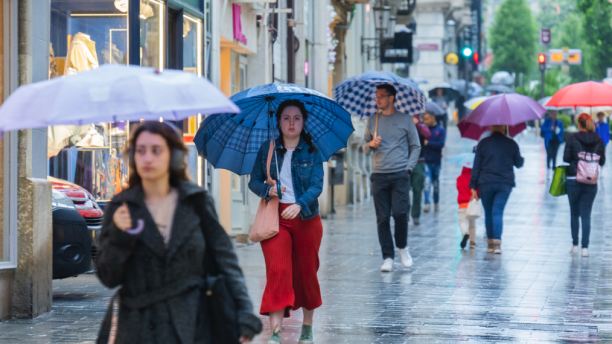 La lluvia fue la protagonista de ayer, mientras que hoy los chubascos se centren en el Ebro.