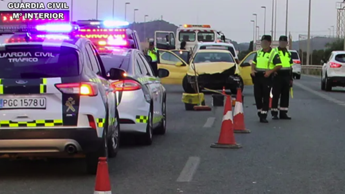 El turismo accidentado estaba ocupado por siete personas.