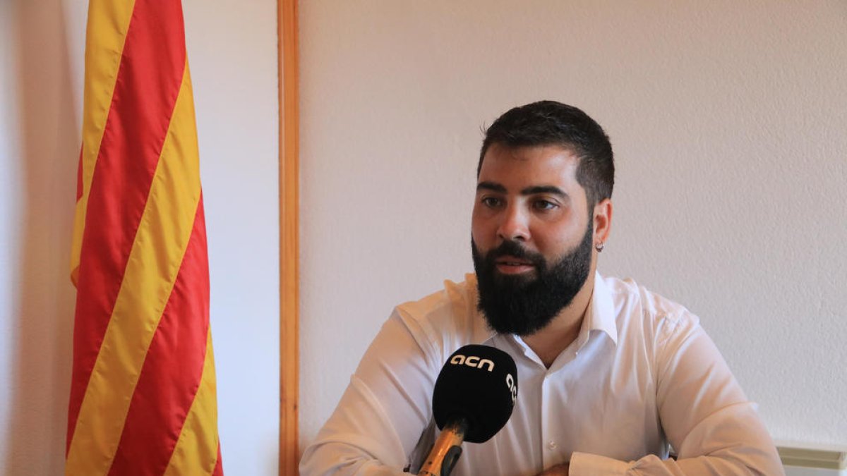 El alcalde de Montblanc, Oriol Pallissó, en el despacho de alcaldía del ayuntamiento.