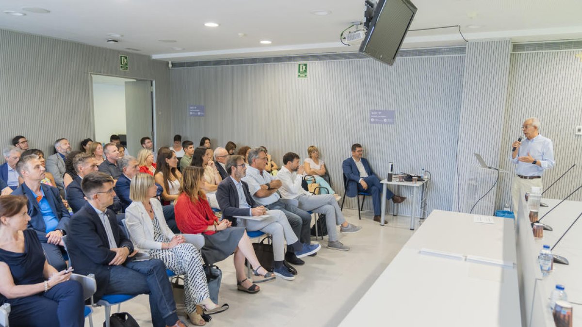 El acto contó con la presencia de representantes del Ayuntamiento, la URV y otras instituciones.