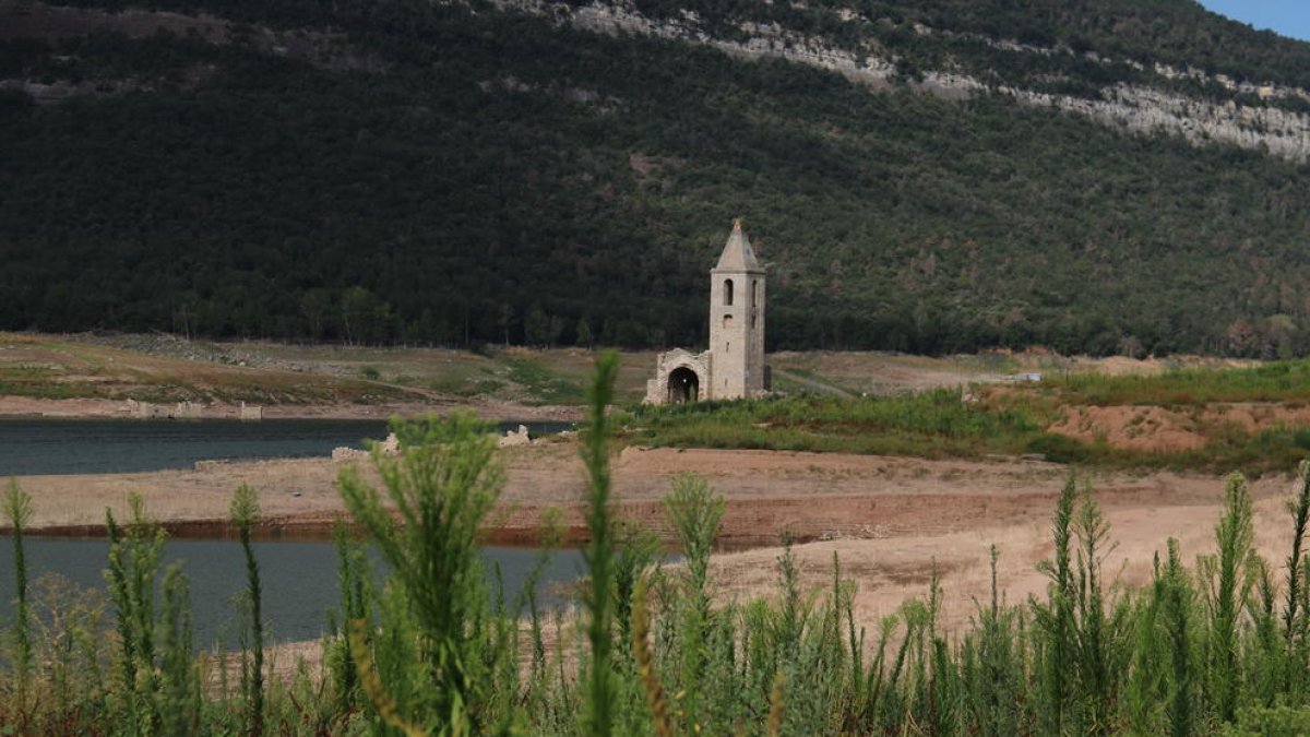 El campanar i l'església