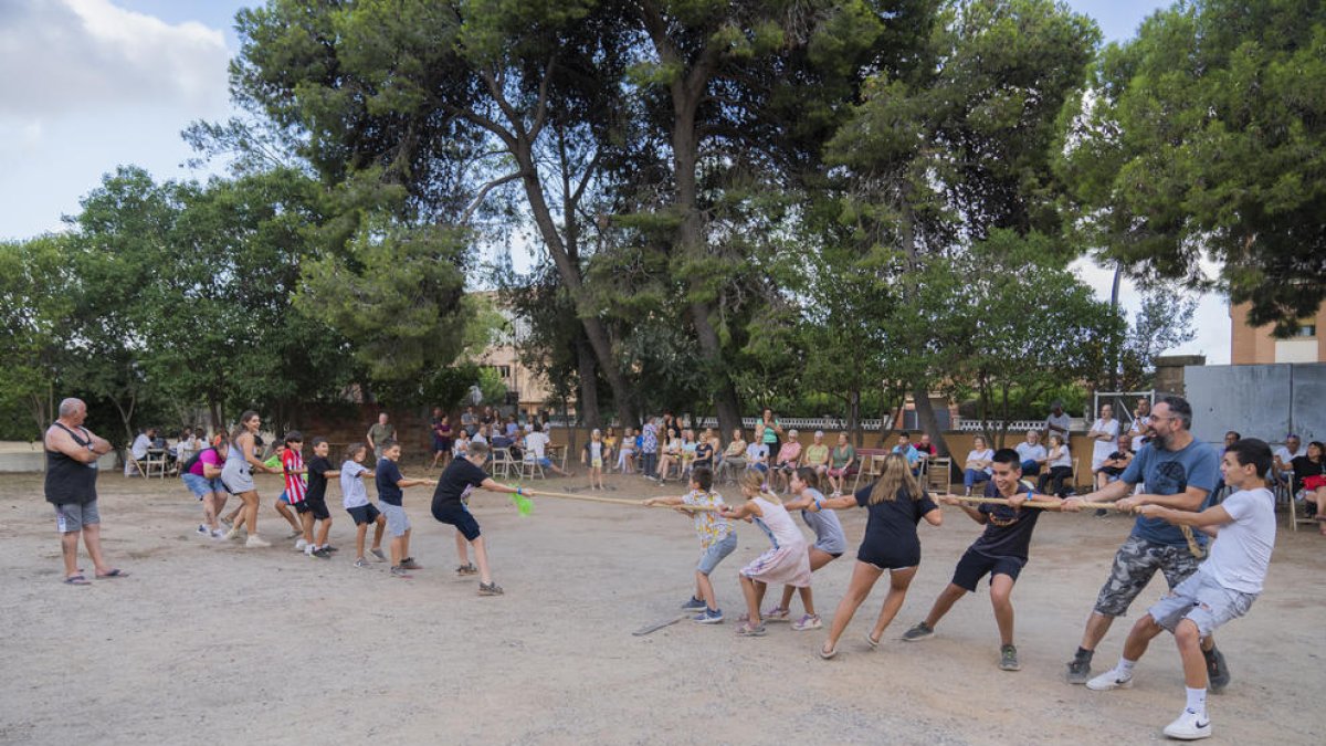 El pati del nou local social de l'associació de veïns va acollir ahir a la tarda diversos actes.