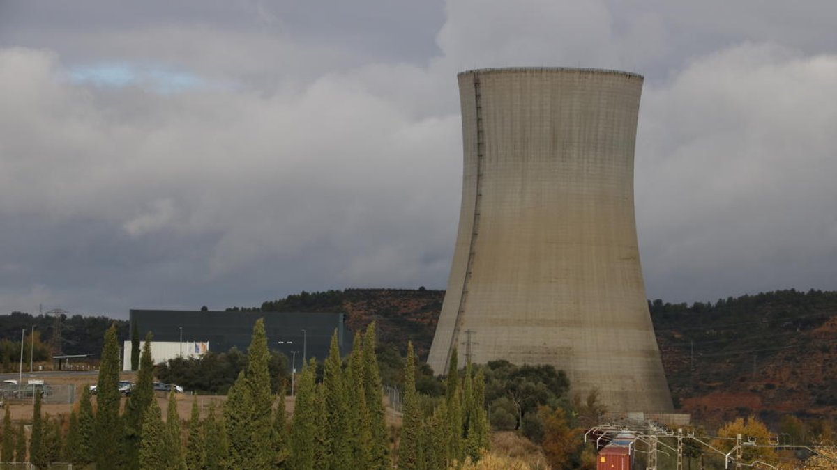 Pla general de la central nuclear d'Ascó, a la Ribera d'Ebre.