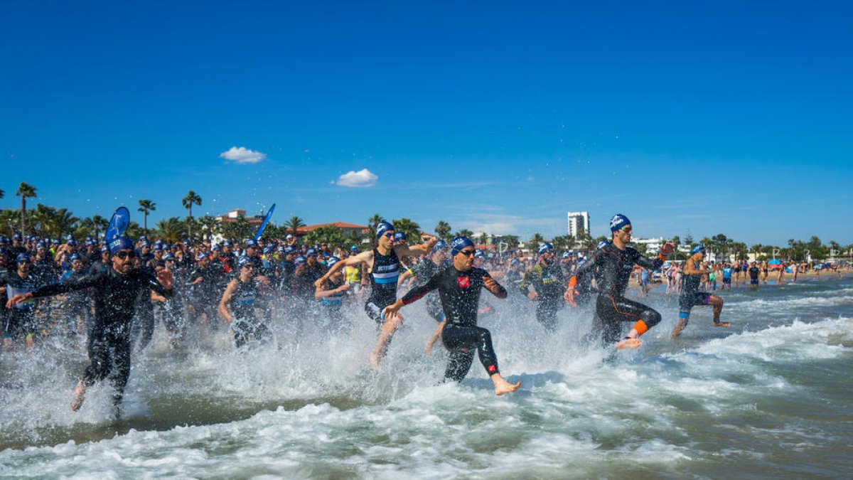 Imatge d'una edició anterior de la Triatló de Cambrils.