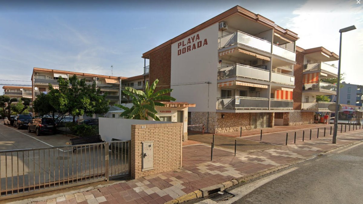 Un bloc de pisos amb segones residències ubicat a Cambrils (Baix Camp).