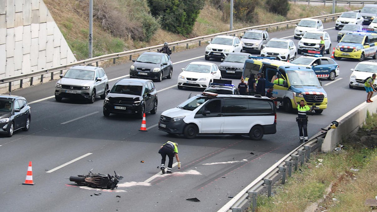 Imatge de moments després de la mort d'un motorista a