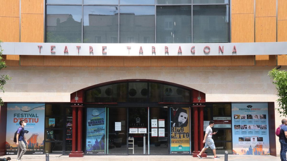 Imatge de l'exterior del Teatre Tarragona, un dels edificis inclosos en el contracte.