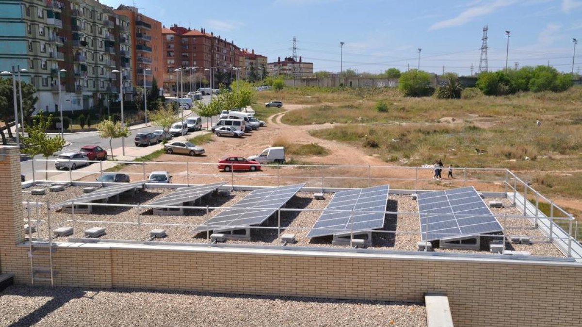 El centre cívic de Campclar ha estrenat plaques fotovoltaiques recentment.