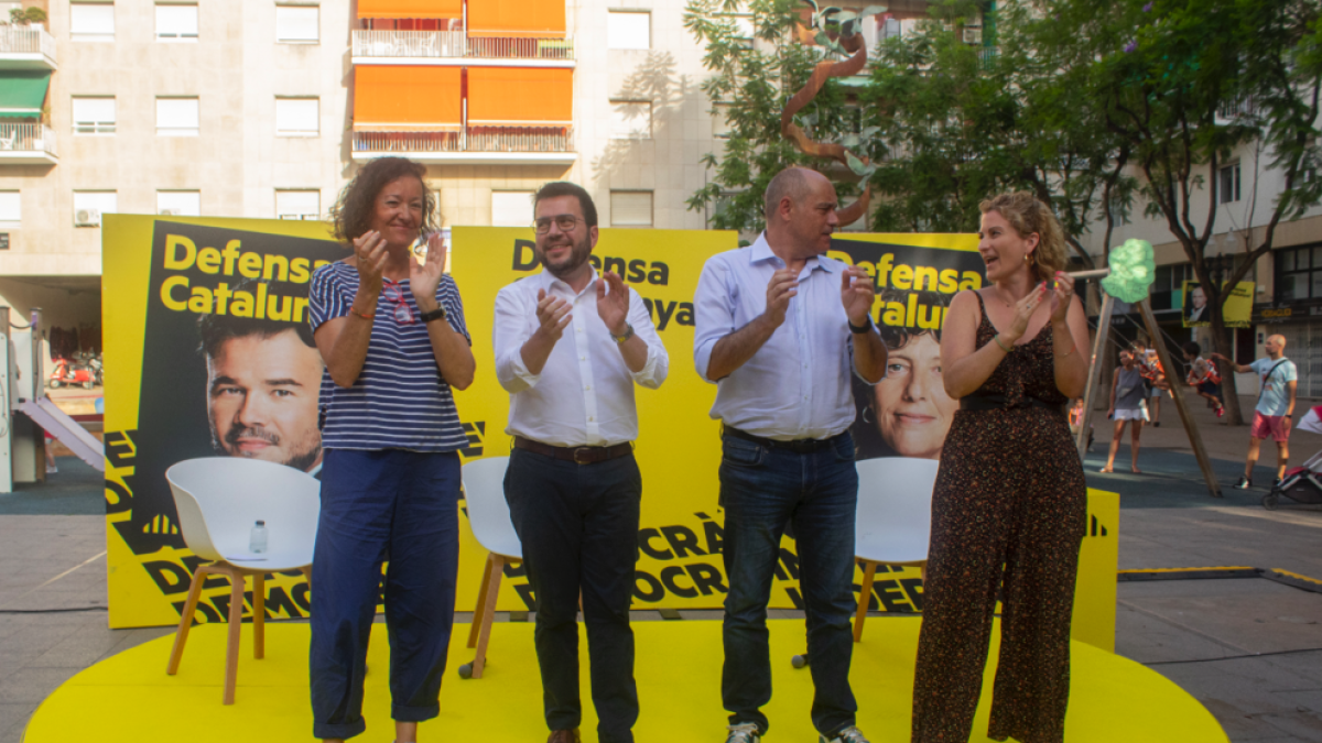 Laura Castel, Pere Aragonès, Jordi Salvador i Raquel Sans, ahir a l'acte de campanya d'ERC a la plaça Verdaguer.