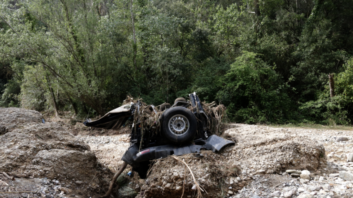 La zona es va trobar el cotxe accidentat després de la intensa pluja.