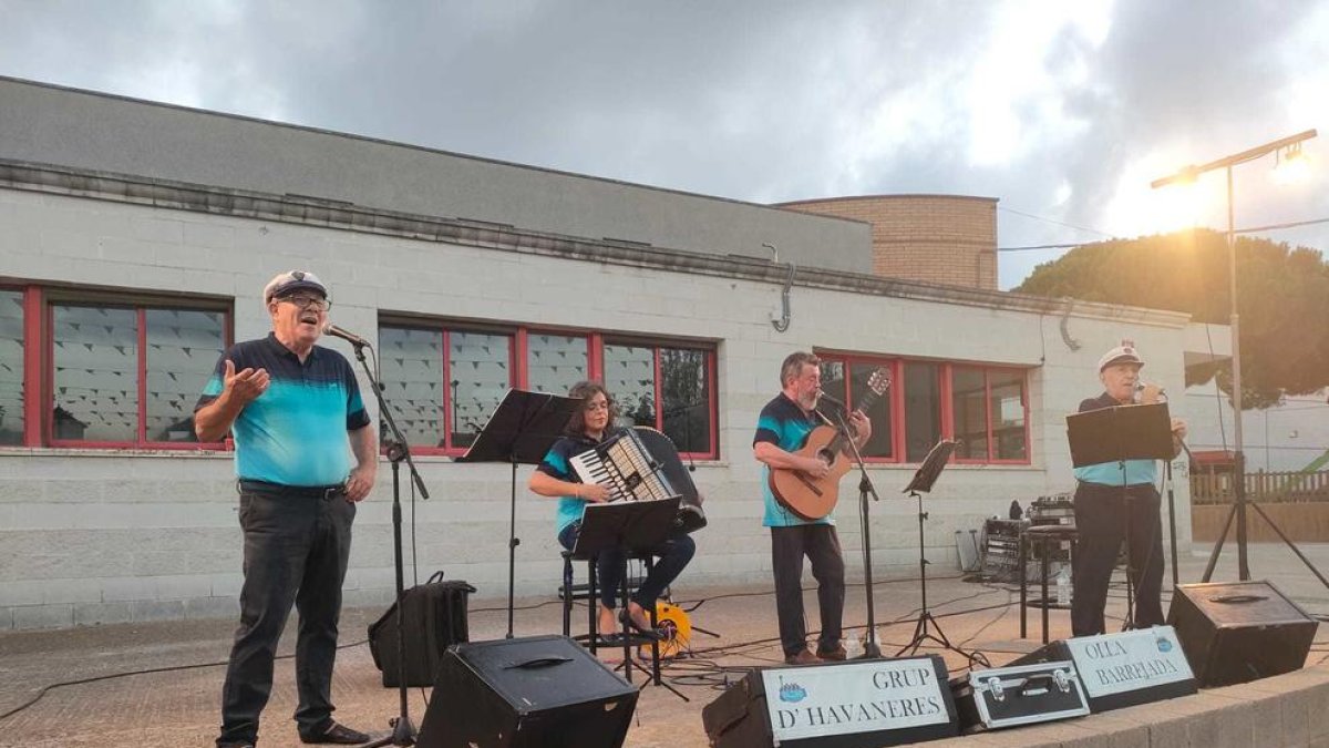 El grup durant una actuació al terme de Vinyols i els Arcs (Baix Camp).