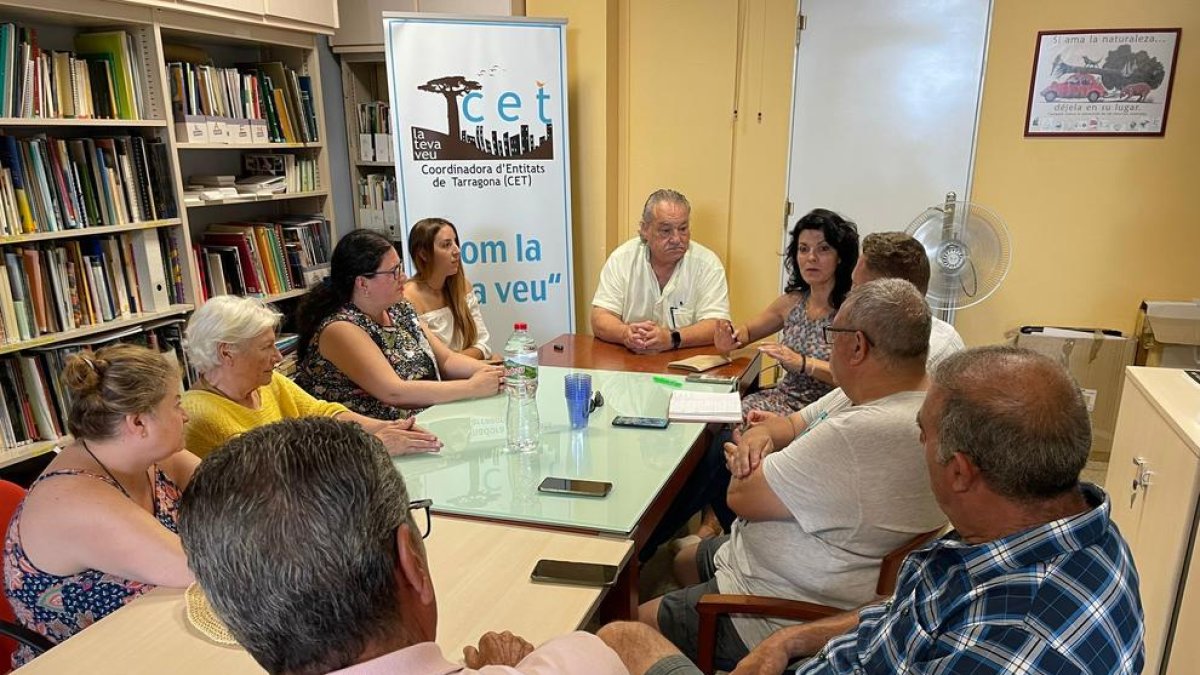 Sonia Orts reunida amb membres del CET.