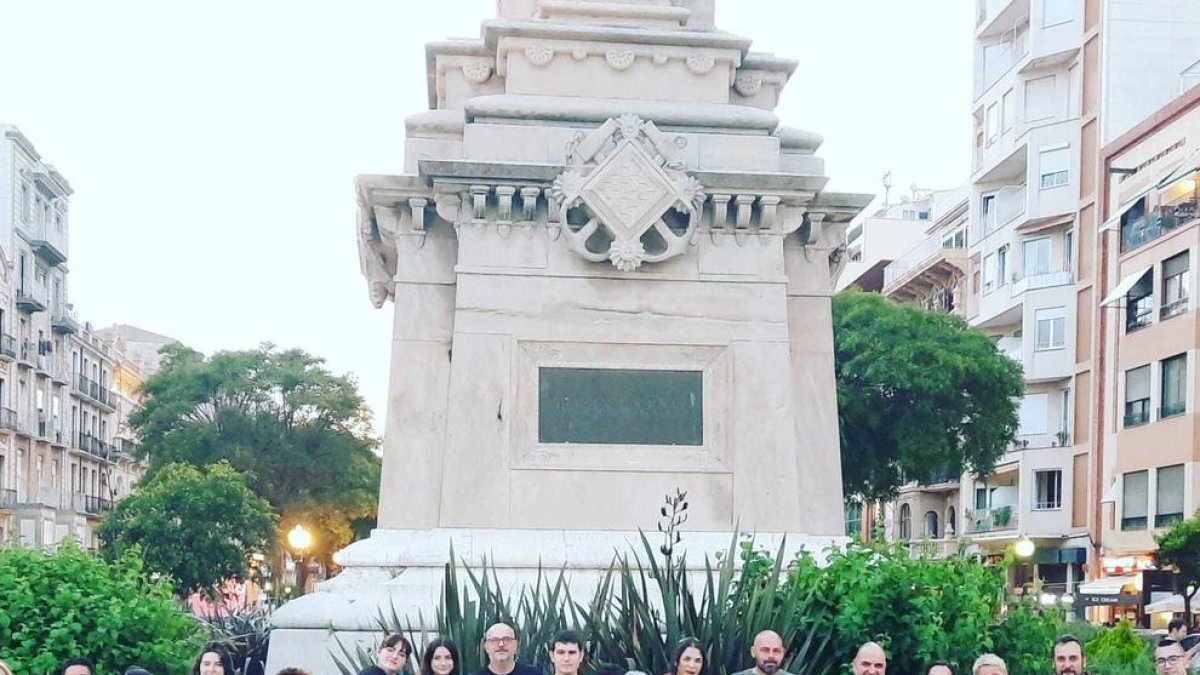 Trobada d'un grup al Balcó del Mediterrani de Tarragona minuts abans de començar la ruta el passat dissabte 1 de juliol.