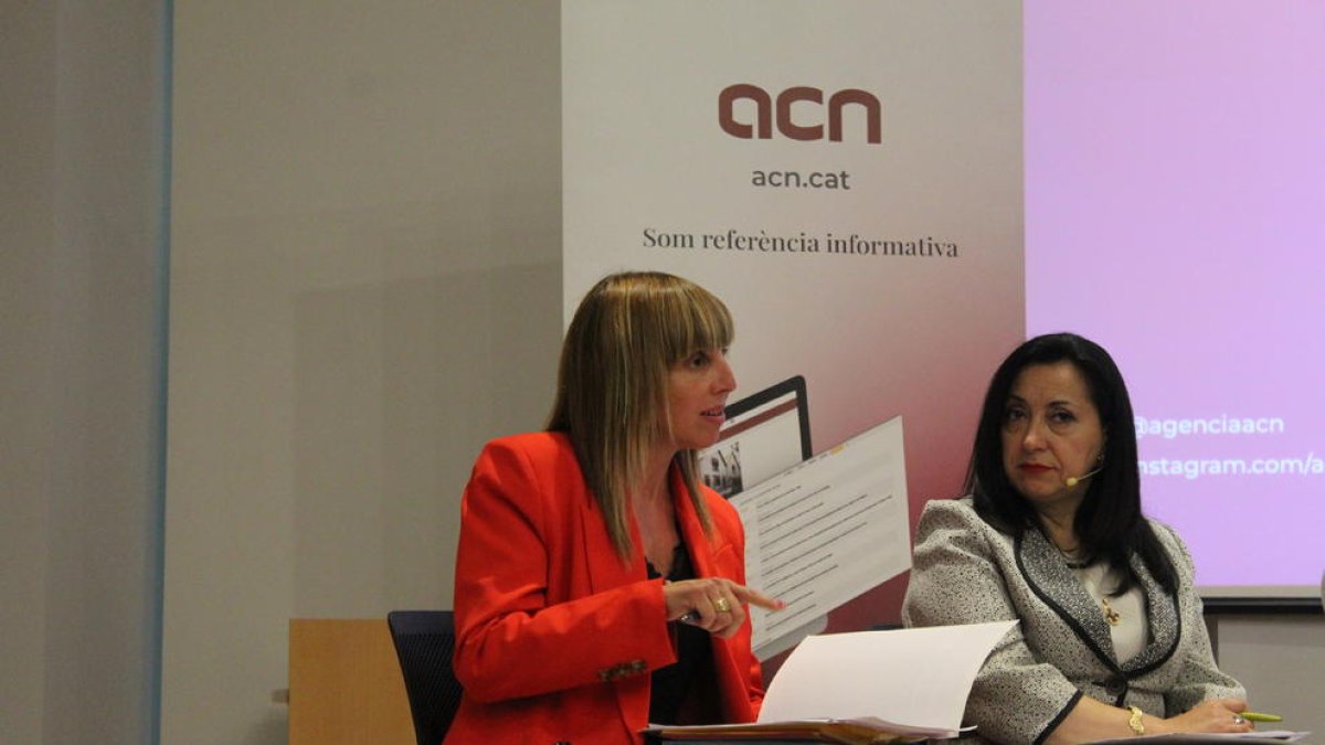 Mar Giné junto a Maria Mercè Martorell en el debate electoral de ACN.