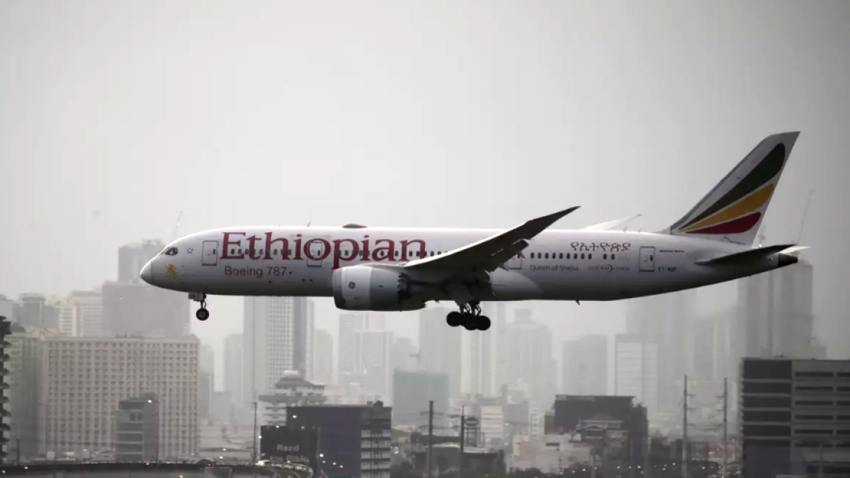 Fotografía de archivo de un avión de Ethiopian Airlines en Manila.