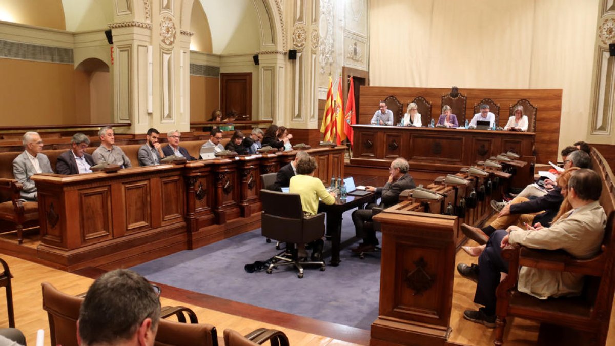 Imatge d'arxiu del darrer plenari del mandat 2019-2023 de la Diputació de Tarragona.