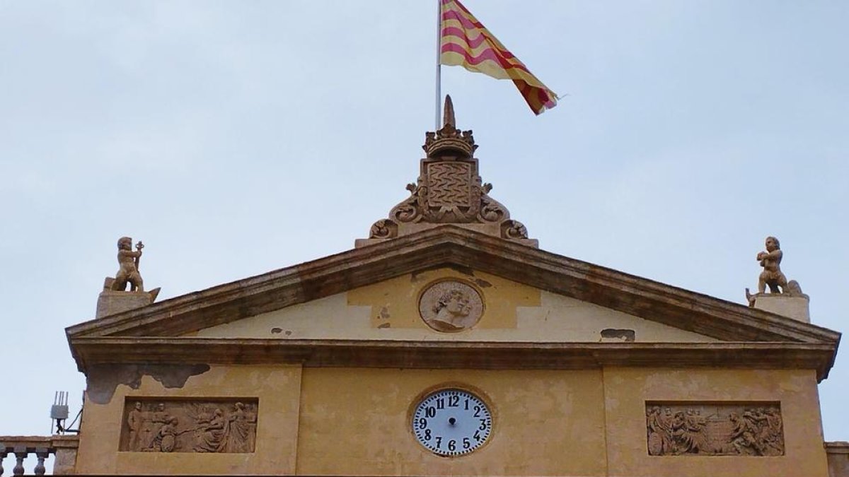 Las manecillas restauradas del reloj del Ayuntamiento de Tarragona se volverán a instalar para empezar a rodar en el mes de junio.