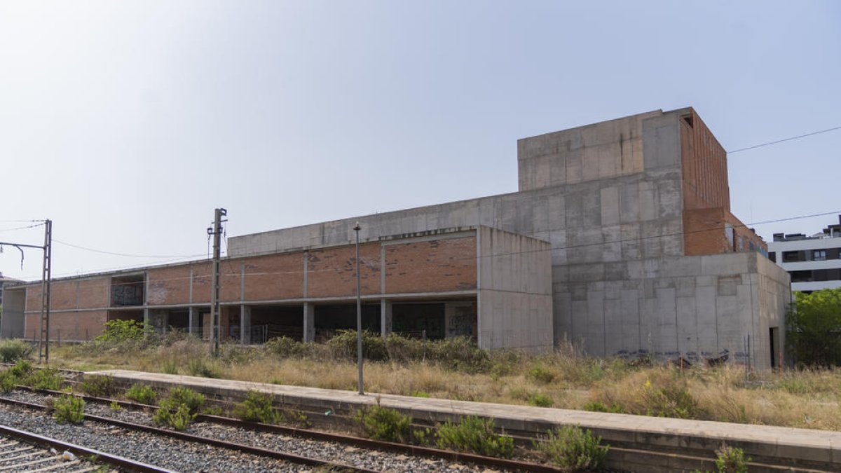 El Teatre Auditori, pendiente de terminarse.