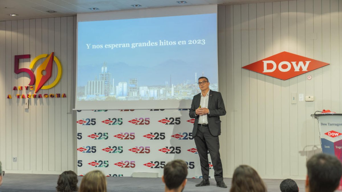 El president de Dow a Tarragona, Ignasi Cañagueral, durant la seva intervenció davant la premsa.