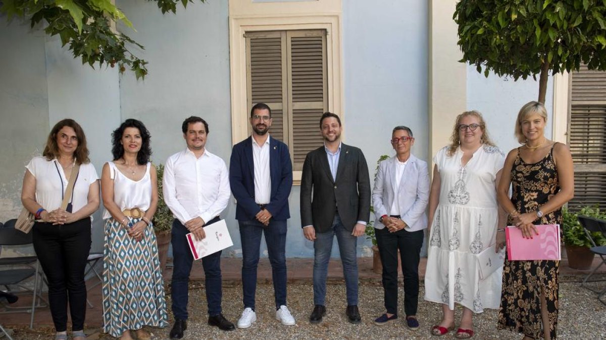 Cecília Mangini, Sonia Orts, Guillermo García, Nacho García, Rubén Viñuales, Isabel Mascaró, Sandra Ramos i Montse Adan.