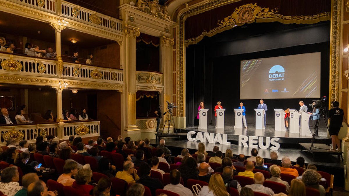 Els candidats dels sis partits representats al ple van debatre dimecres al Teatre Bartrina.