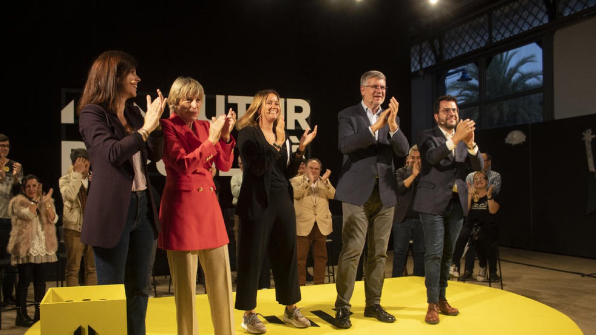 Vilalta, Forcadell, Roig, Ricomà y Aragonès en el inicio del acto final de campaña de ERC Tarragona.