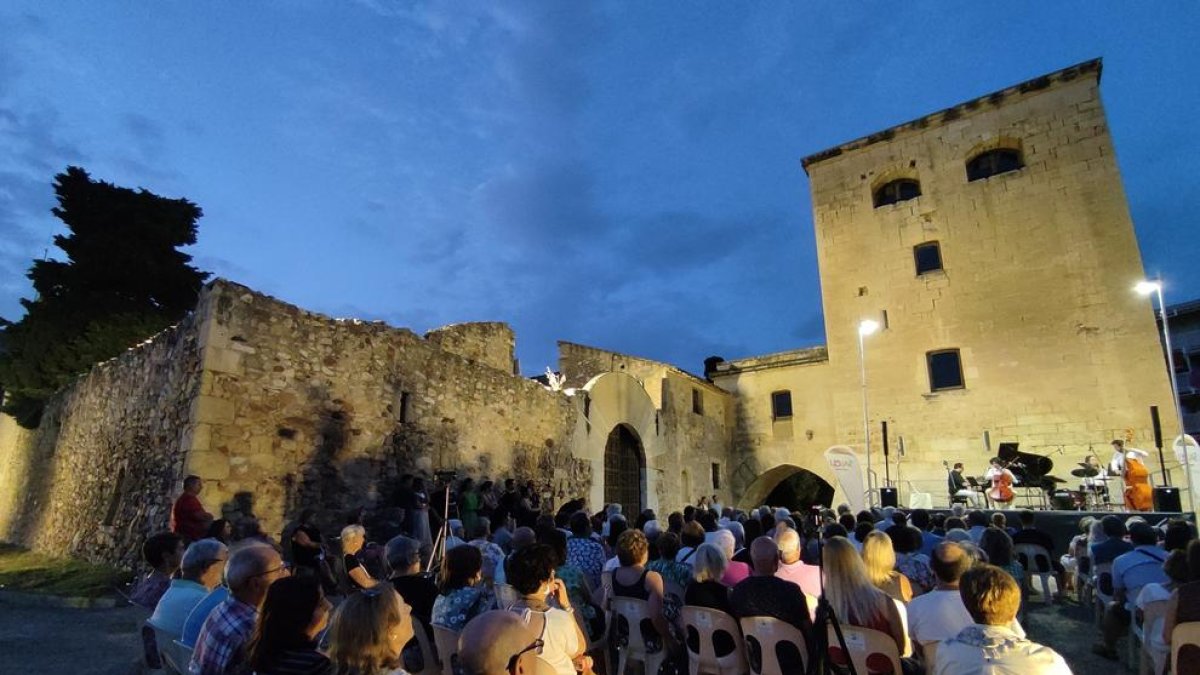 La sisena edició del Festival Internacional de Música Costa Daurada ha programat cinc concerts que se celebren tots els diumenges de juliol i el primer d'agost.