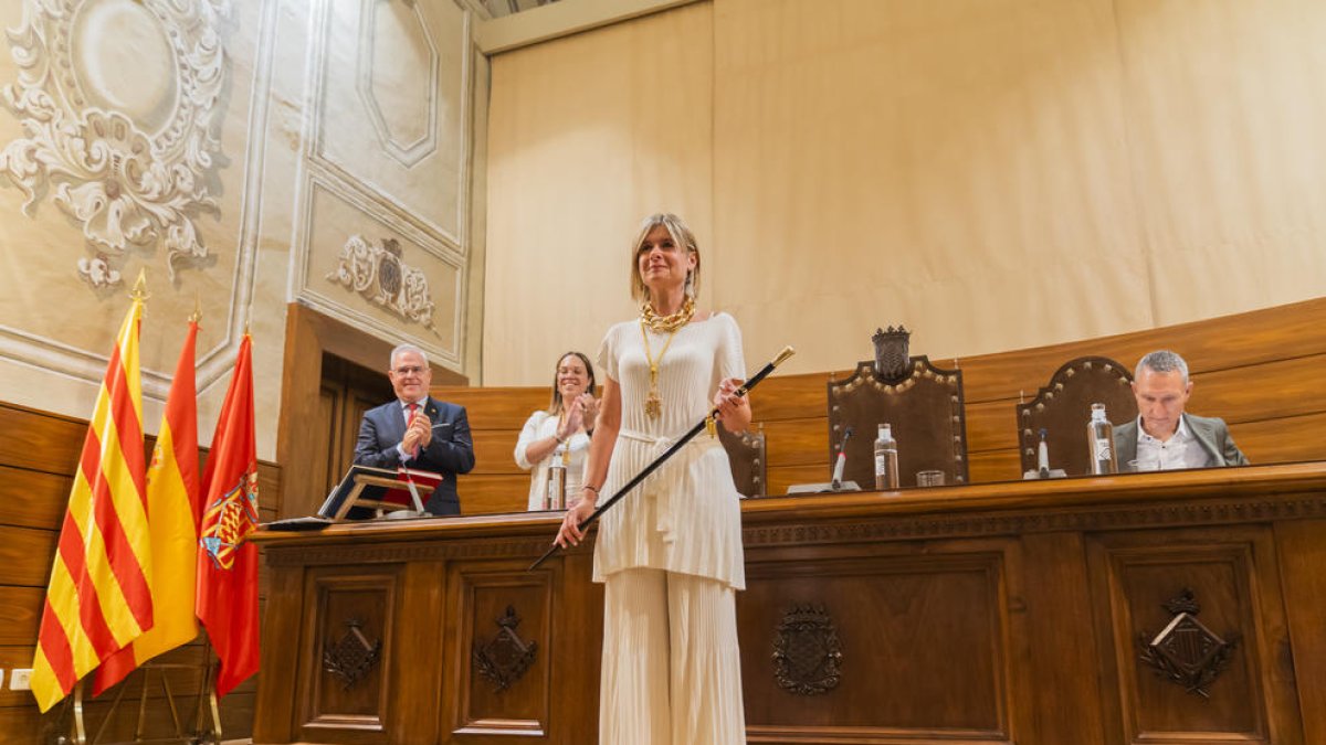 Noemí Llauradó ha fet la presa de possessió com a presidenta al saló de plens de la Diputació de Tarragona.