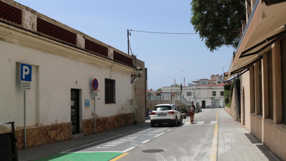 El carrer Joan Roig i Piera de Cubelles.