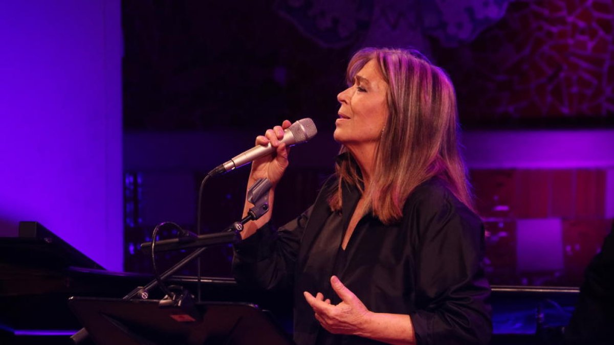 Perfil de María del Mar Bonet en el Palau de la Música en la inauguración del 53 Festival de Jazz de Barcelona, el 20 de octubre de 2021.