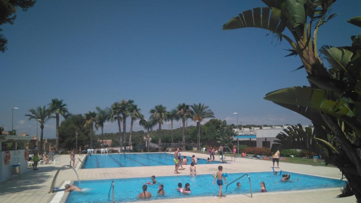 Imatge de les piscines municipals de Creixell.