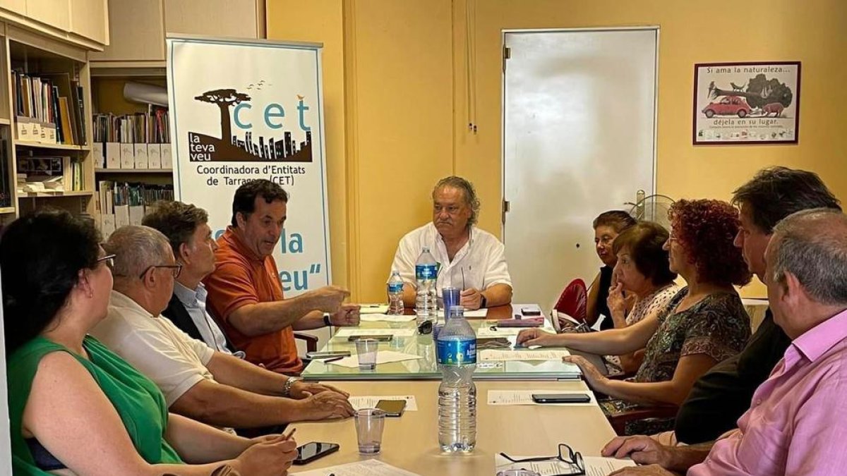 La junta de la Coordinadora d'Entitats de Tarragona va celebrar una reunió ahir per abordar diverses problemàtiques.