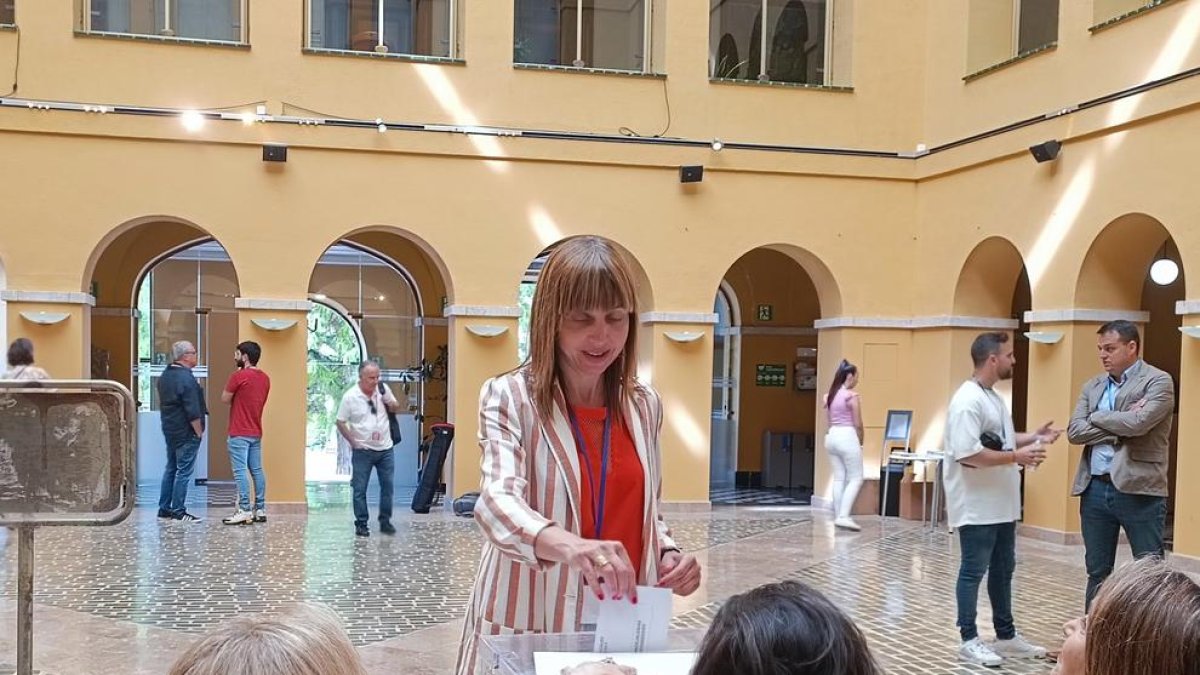 Mar Giné, alcaldable de SíTarragona, durante la jornada electoral del 28-M.