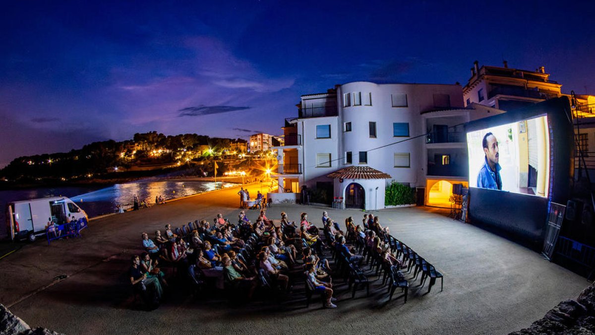 Imatge d'una sessió anterior de cinema a la fresca a Roda de Berà.