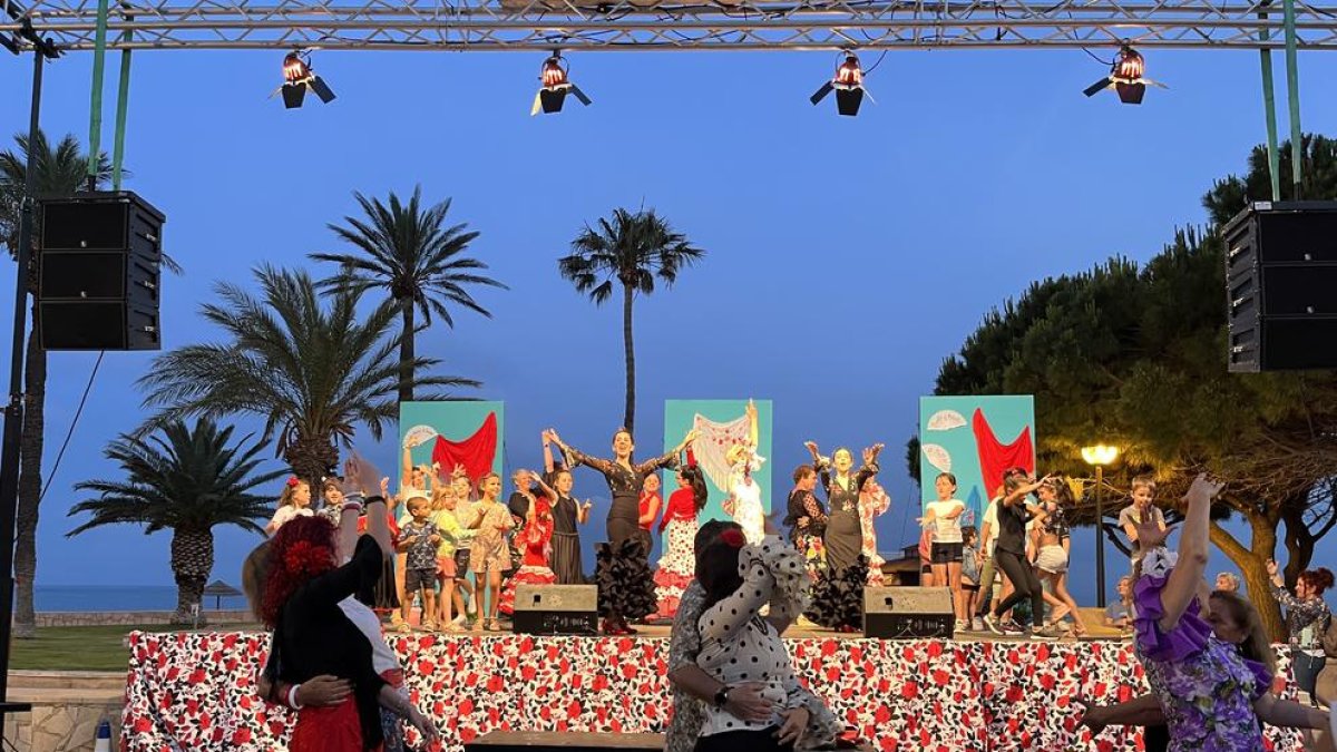 Imatge d'arxiu d'una actuació musical a la Feria Rociera de l'Hospitalet de l'Infant.