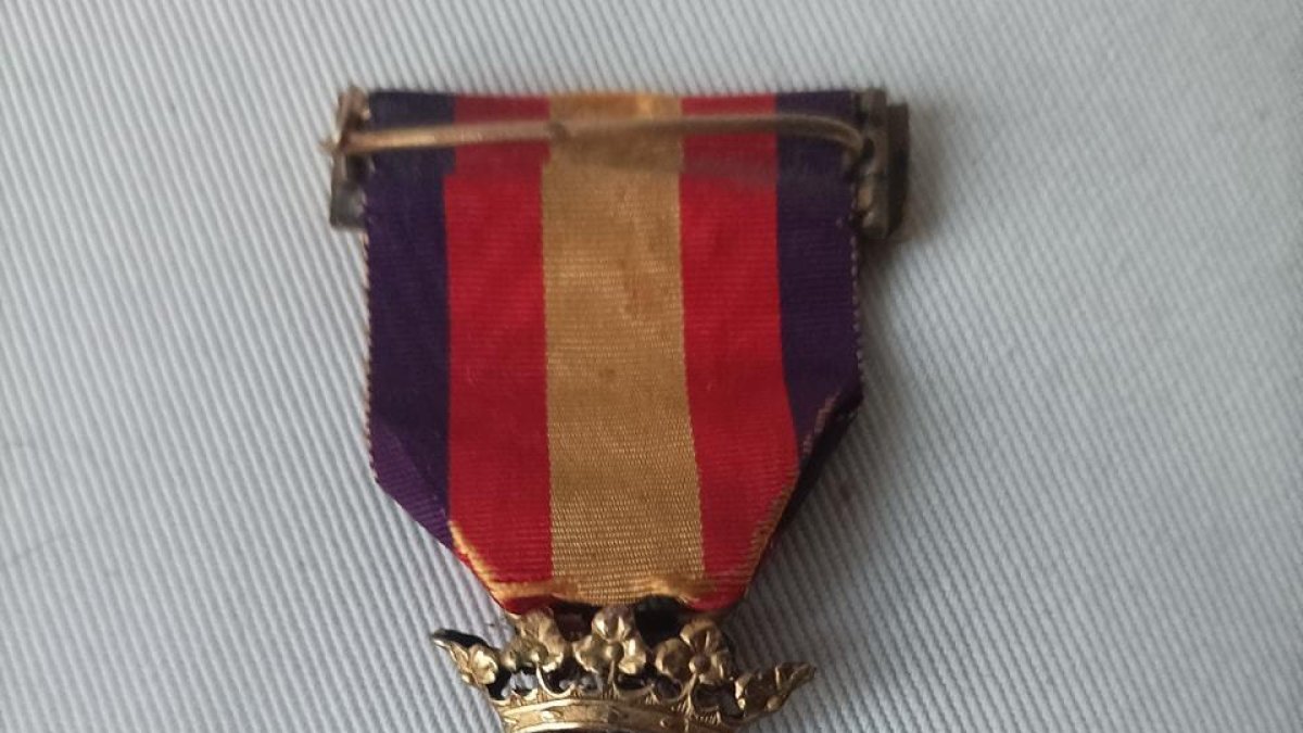 Imatge de la medalla perduda.
